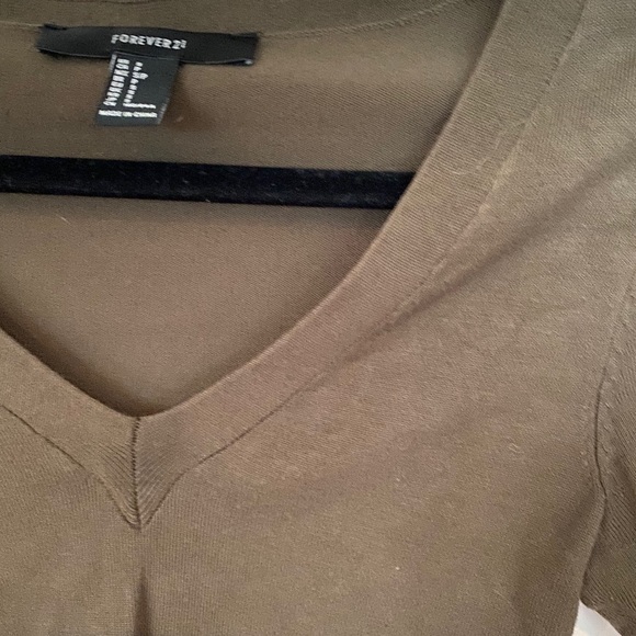 Dark Green Forever 21 Long-Sleeved V-Neck Top - Picture 2 of 4